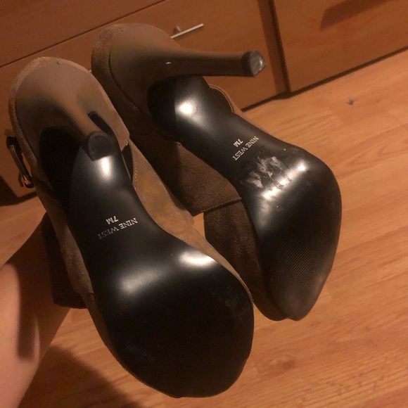 Nine West size 7 beige booties - Picture 5 of 9